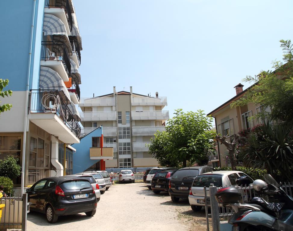 Hotel Universo Rimini Exterior foto