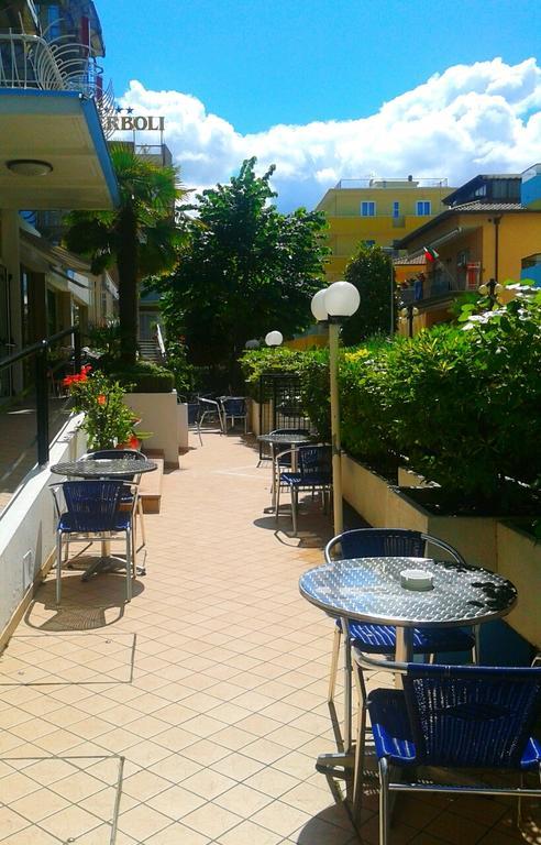 Hotel Universo Rimini Exterior foto